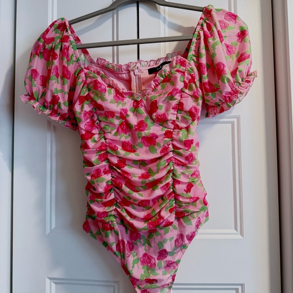 Lulus Vibrant Pink Floral Mesh Puff Sleeve Ruched Bodysuit 💕🌹 Size XS - Picture 5 of 6